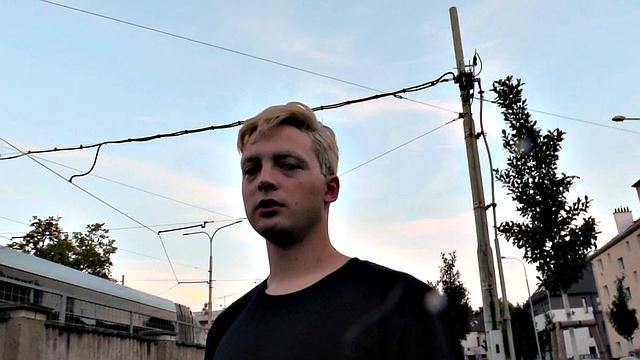 Pulled amateur bangs dude in bathroom for cash