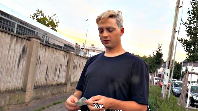 Pulled amateur bangs dude in bathroom for cash