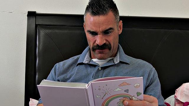 Огненная рыжая Maya Kendrick пропускает крепкий член в свою жопу