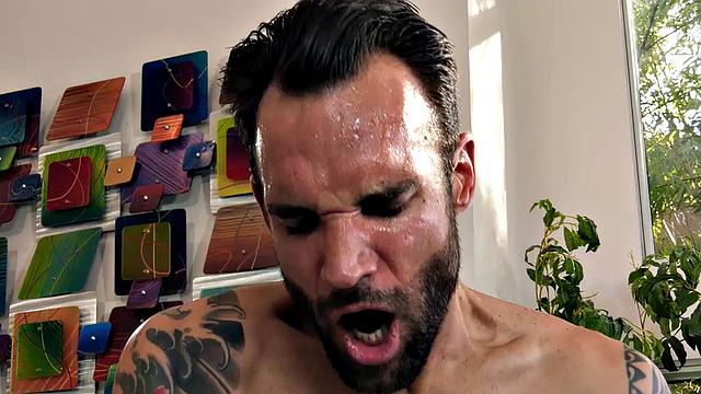 Огненная рыжая Maya Kendrick пропускает крепкий член в свою жопу