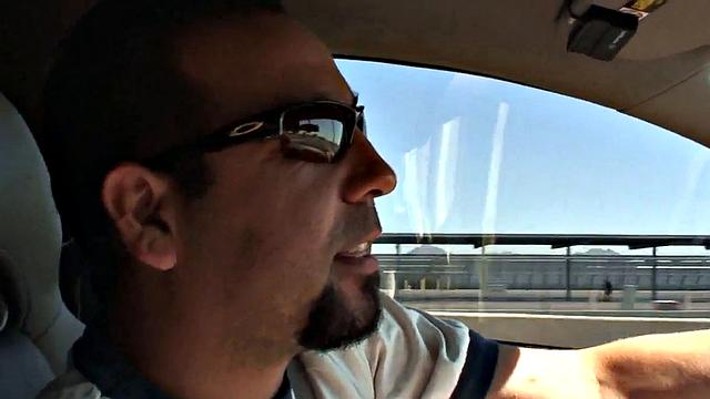 Кэнди Мэнсон в очках трясёт огромными сиськами у бассейна