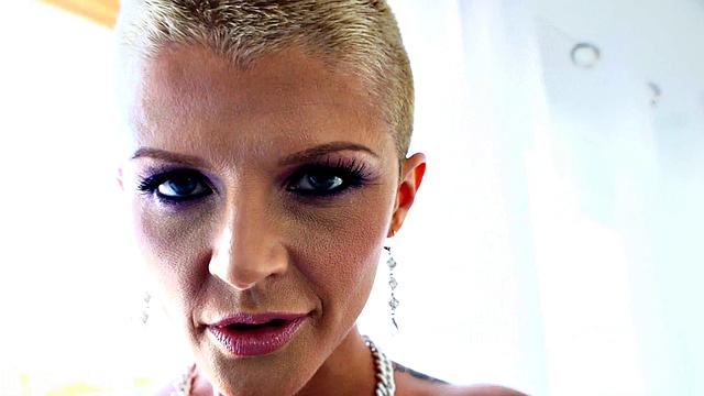 Lisa Ann's Sexual Divas: Scene 1