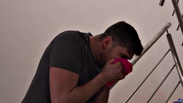 21yo hotel babe sucks in 3way with roomie