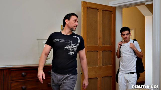 Тина Кей расслабляется с массажистом и получает оргазм от Жорди El Nino Polla