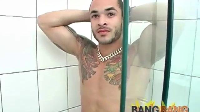 Хулио: качок с тату вытаскивает свой гигант и шутит над скромными