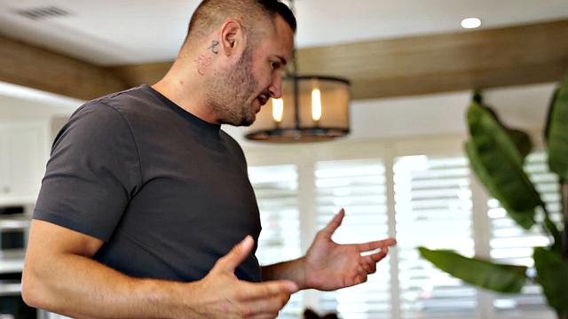 выбирай - смотри, как моя страстная падчерица заливает всё сквиртом