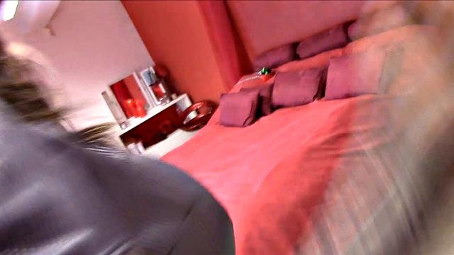 Сочная милаха Harmony довела солдата до белого каления