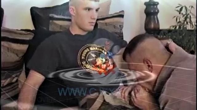 Строгий CJ сосет в форме, хоть сейчас на плац - а тут только парни в деле, гей веселье на максимум!