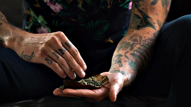 Trans hunny passionately cocksucked by BF in amateur action