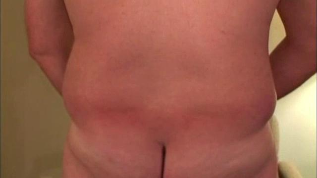 скотт дрочит после тяжелой смены