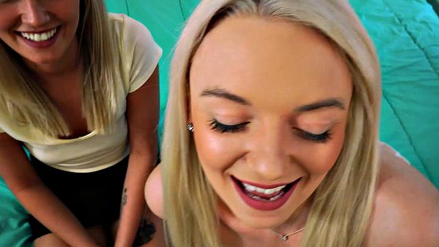 Молли Мэй срывает футболку и скачет на члене, будто на родео