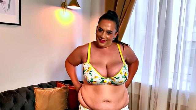 Mia Sweetheart: Goddess of Boobs & Butt