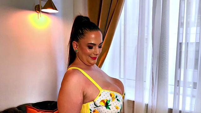 Mia Sweetheart: Goddess of Boobs & Butt