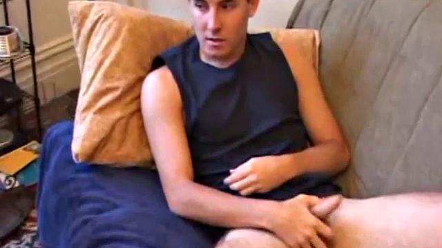 Kiefer Foxx Receives A Handjob