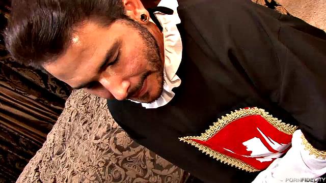 королевская оргия с дерзкой королевой и страстными дамами