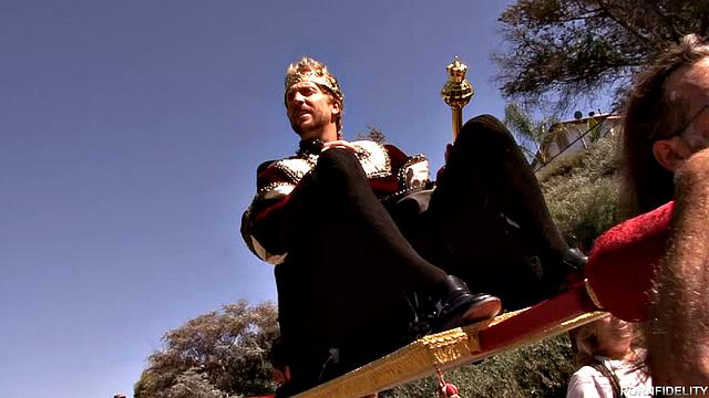 королевская оргия с дерзкой королевой и страстными дамами