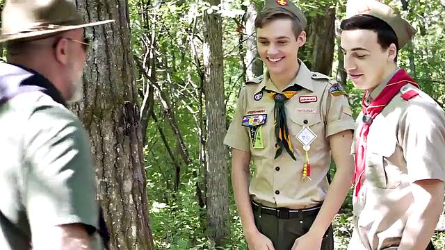 Gaydaddy scout barebacked in outdoor by Twink