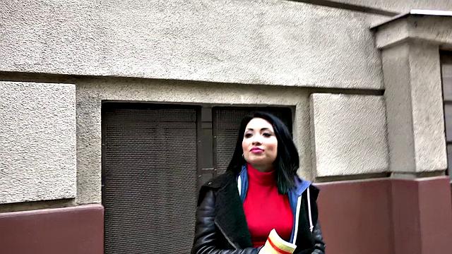 Naughty Tourist Sucks Dick for Cash