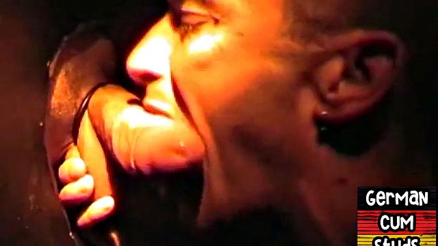 Немец ржет во время фейсела на гей-глориоле