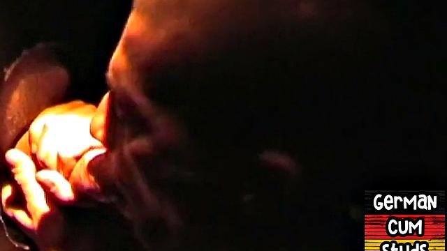 Немец ржет во время фейсела на гей-глориоле