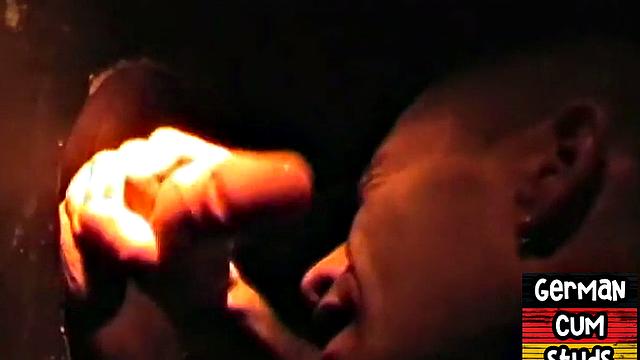 Немец ржет во время фейсела на гей-глориоле