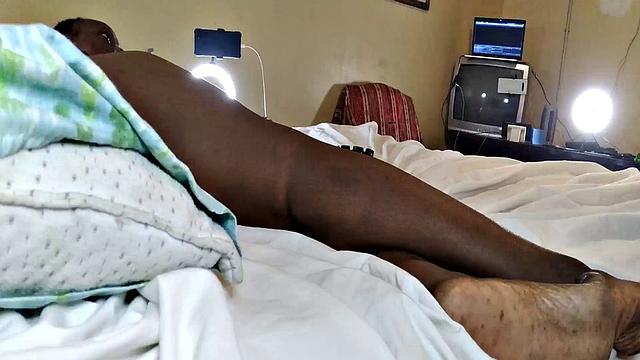 A hot American MILF masturbate in the bedroom with her bald pussy