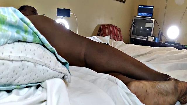 A hot American MILF masturbate in the bedroom with her bald pussy