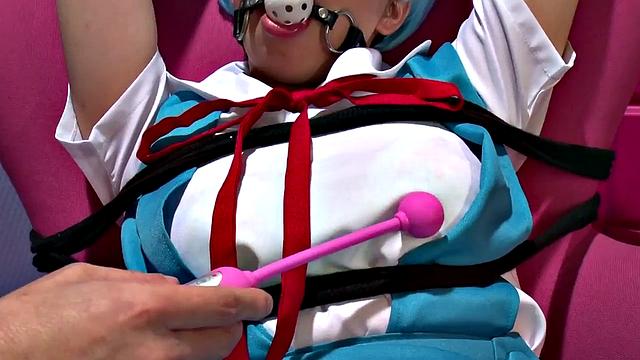 Mei Ashikawa in bondage site video