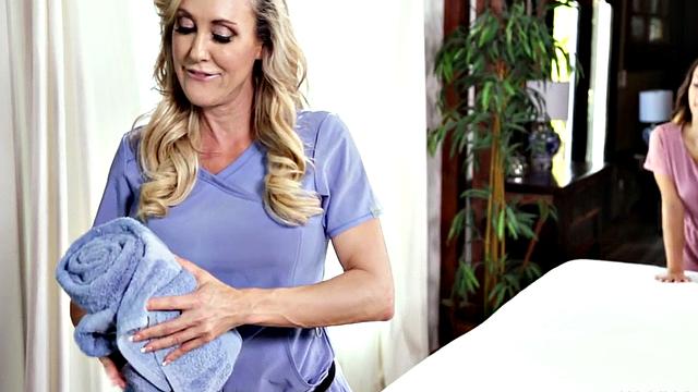 Busty lez stepmommy masseuse rimmed by stepdaughter teen