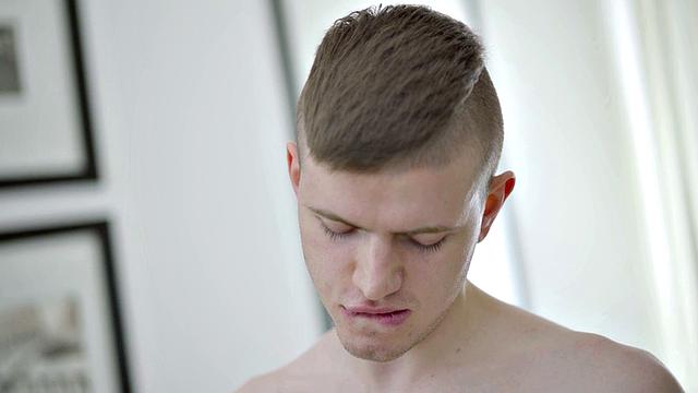 Inked twink solo jerking before cumming on stomach