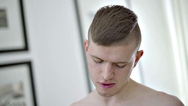 Inked twink solo jerking before cumming on stomach