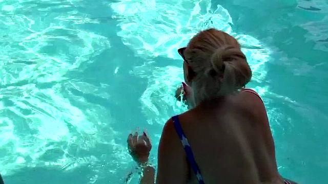 angel wicky дразнит у бассейна - сочные сиськи и жадные губы