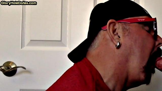 Gloryhole DILF spoils BFs cock in private closeup video