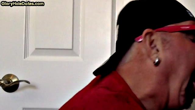 Gloryhole DILF spoils BFs cock in private closeup video