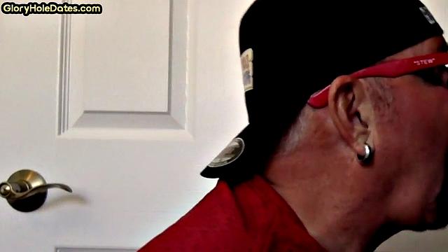 Gloryhole DILF spoils BFs cock in private closeup video