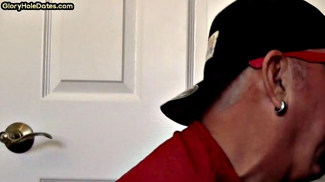 Gloryhole DILF spoils BFs cock in private closeup video