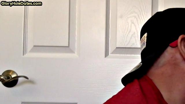 Gloryhole DILF spoils BFs cock in private closeup video