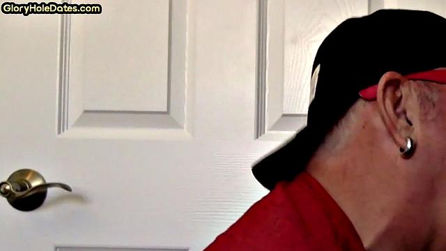 Gloryhole DILF spoils BFs cock in private closeup video