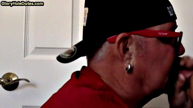 Gloryhole DILF spoils BFs cock in private closeup video