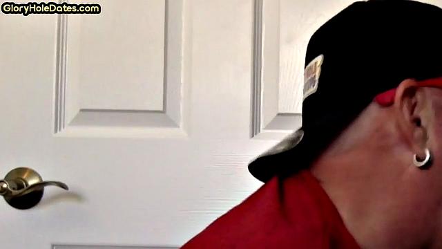 Gloryhole DILF spoils BFs cock in private closeup video