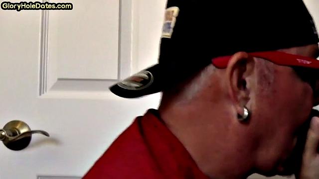 Gloryhole DILF spoils BFs cock in private closeup video