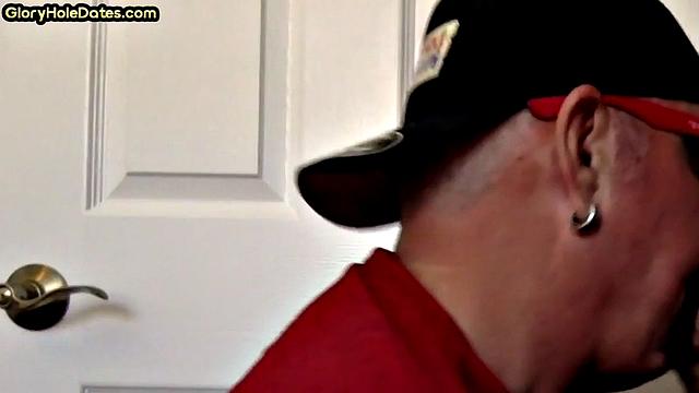 Gloryhole DILF spoils BFs cock in private closeup video