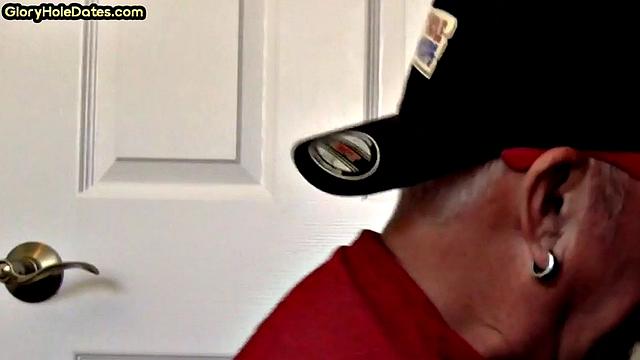 Gloryhole DILF spoils BFs cock in private closeup video