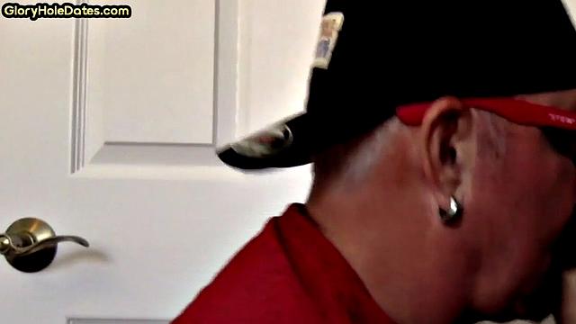 Gloryhole DILF spoils BFs cock in private closeup video