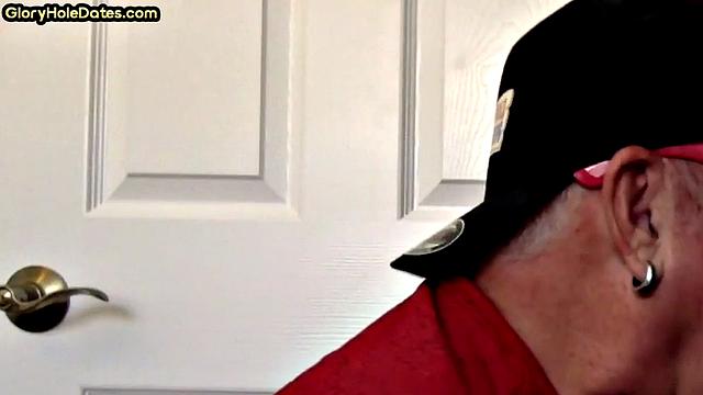 Gloryhole DILF spoils BFs cock in private closeup video