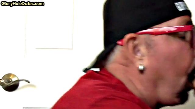 Gloryhole DILF spoils BFs cock in private closeup video