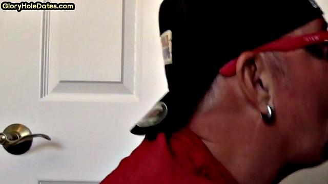 Gloryhole DILF spoils BFs cock in private closeup video