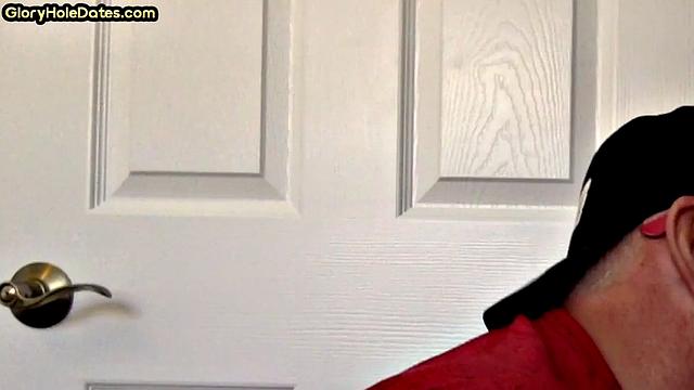 Gloryhole DILF spoils BFs cock in private closeup video