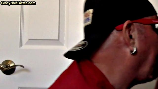 Gloryhole DILF spoils BFs cock in private closeup video