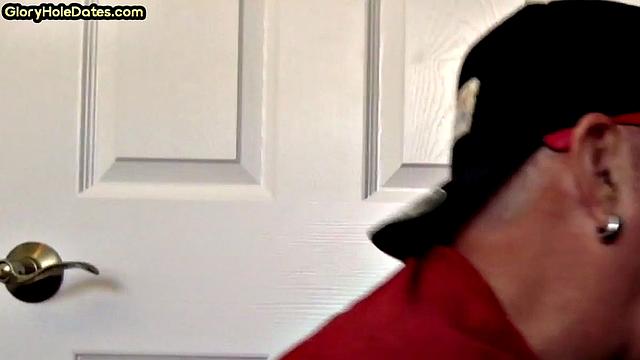 Gloryhole DILF spoils BFs cock in private closeup video